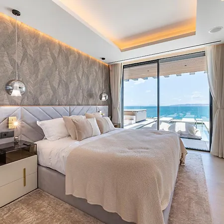 Luxury Front Line Lejlighed *